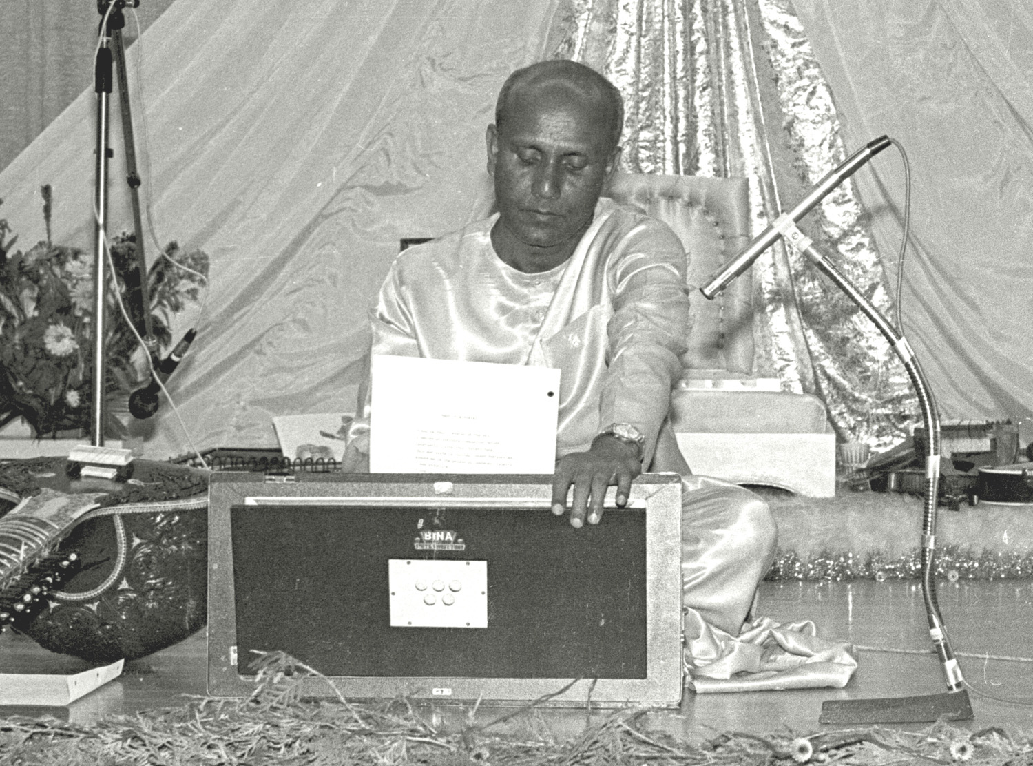 Sri Chinmoy Singt Seine Kompositionen